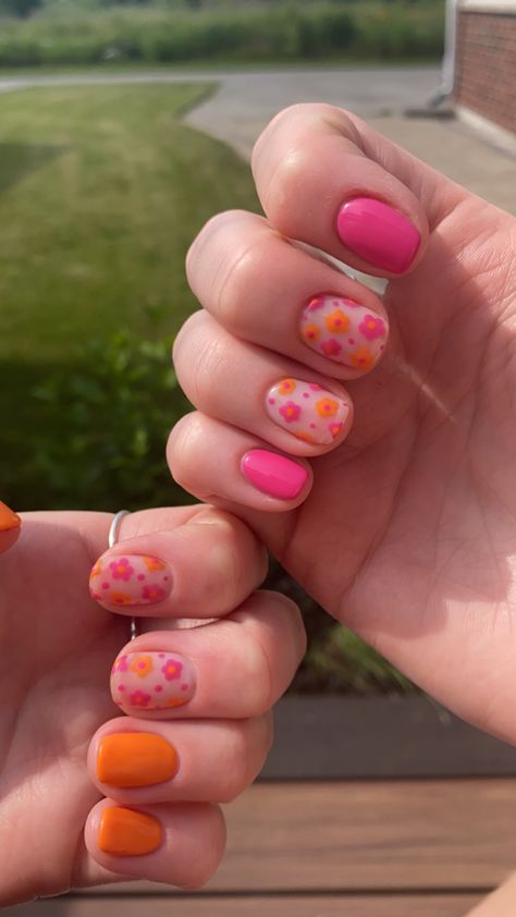 Groovy Nail Art, 60s Nails, 70s Nails, Groovy Nails, College Nails, 60's Party, Diy Nails Easy, Cute Nail Polish, Hippie Nails