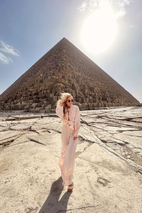 The Perfect Egypt Itinerary- 10 Things You MUST Do in Cairo - Wander in Heels Cairo Egypt Aesthetic, Egypt Outfits Women, Arabic Vibes, Egypt Itinerary, Egypt Outfits, Egypt Eye, Nile River Cruise, Egypt Aesthetic, Pyramids Egypt