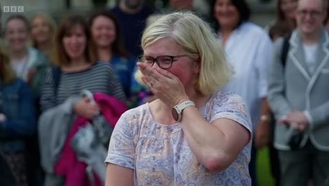 Helen Scaife, 51, was stunned to discover the true value of her mother's brooch on Antique Roadshow Antique Roadshow, Brad Pitt Daughter, Doll Patterns Free Sewing, Ms Smith, Kaitlan Collins, Texas Man, Doll Patterns Free, Rory Mcilroy, Antiques Roadshow