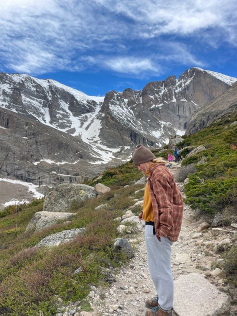 Crunchy Granola Aesthetic, Salted Granola Girl, National Park Clothing, Aesthetic Flannel, Granola Core, Carhartt Hats, Summer Granola, Mountain Lady, Aesthetic Person