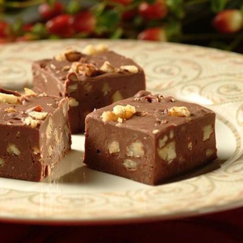 Foolproof Chocolate Fudge | TOLL HOUSE® Choc Fudge, Milk Chocolate Fudge, Easy Chocolate Fudge, Fudge Recipes Chocolate, No Bake Bars, Fudge Recipes, Chocolate Baking, Easy Chocolate, Chocolate Fudge