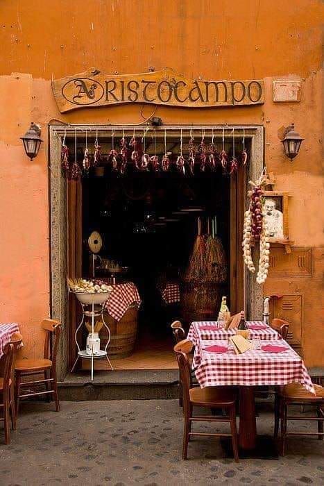 Old School Italian Restaurant, Vintage Italian Restaurant, Italy Aesthetic Food, Naples Italy Aesthetic, Italian Restaurant Aesthetic, Italian Restaurant Interior Design, Italian Restaurant Interior, Italian Restaurant Decor, Bistro Decor