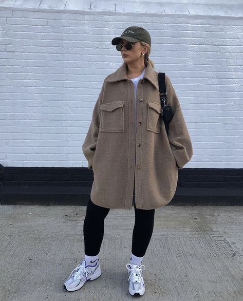 Shaket Jacket Outfit, Shacket Outfit Women, Shacket Outfit, Look Legging, Autumn Outfit, Up Girl, Mode Inspiration, Lookbook Outfits, Trendy Fashion Women