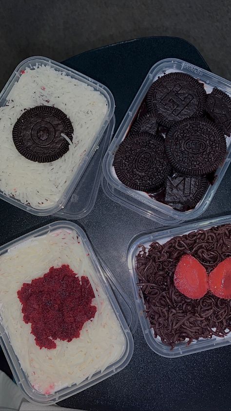 Disert Box Oreo, Dessert Box Aesthetic, Makanan Aesthetic, Dessert Boxes, Aesthetic Food, Wallpaper Iphone, Oreo, Brownies, Ice Cream