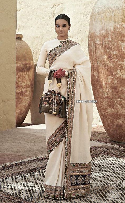 Sabyasachi Saree Look, Sabyasachi Ivory Saree, Sabyasachi White Saree, Sabyasachi Sarees Brides, Sabyasachi Sarees Classy, Sabyasachi Outfits, Sabyasachi Suits, Sabyasachi Dresses, Sabyasachi Lehenga Bridal