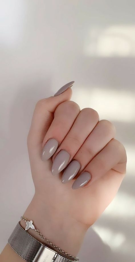 Grey Nails Ideas, Nail Ideas Pink, Simply Nailogical, Architect Fashion, Nails Grey, Grey Nail Art, Grey Acrylic Nails, Grey Nail, Stone Nail Art