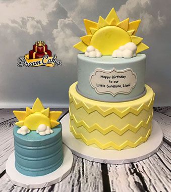 Sunshine Cakes, Sunshine Birthday Cakes, Sunshine Birthday Theme, Sun Cake, Sunshine Theme, Sunshine First Birthday, Boys First Birthday Cake, Cake Smash Theme, Sunshine Birthday Parties