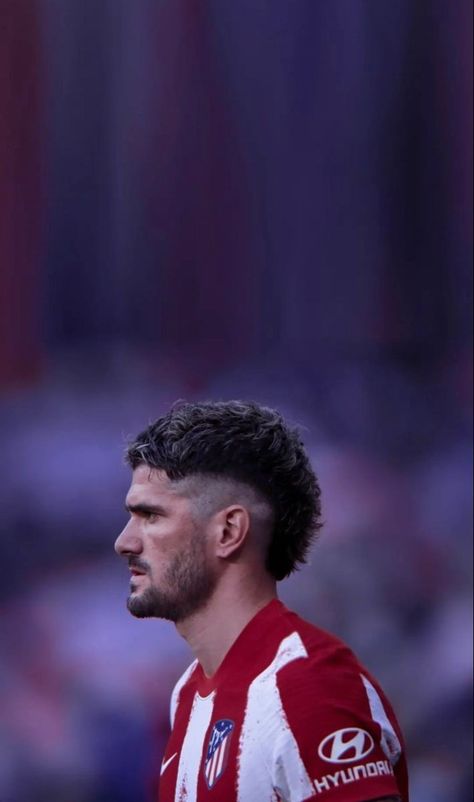 Footballers Haircut, Football Haircut, Boys Haircuts Long Hair, Mohawk Fade, Very Short Hair Men, Mullet Fade, Haircut Selfie, Short Fade Haircut, Photo Hijab