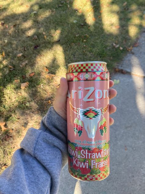 #arizona #drink Arizona Bebida Aesthetic, Arizona Bebida, Arizona Drink, Arizona Food, What Makes Me Me, Good Luck Charlie, Arizona Tea, Natural Flavors, Summer Beach