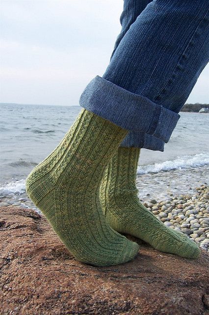 Colorwork Socks Knitting, Knitted Socks Free Pattern, Texture Socks, Solid Socks, Hand Knit Socks, Socks Pattern, Sock Knitting Patterns, Crochet Socks, Slippers Pattern