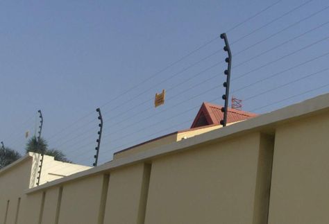 Electric Fence Security Home, Dinosaur Horror, Electric Fencing, Razor Wire, Cctv Security Systems, Security Gates, Steel Gate Design, Concrete Fence, Do Not Worry