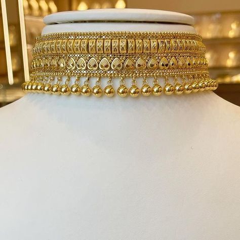 Gold Choker Designs, Gold Choker Necklace Indian, Gold Bangle Design, Wedding Necklace Designs, Jewellery Guide, Choker Gold Necklace, Indian Gold Jewellery, Elegant Gold Necklace, Vintage Indian Jewelry