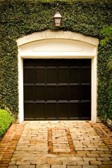 ivy garage | Home Ideas / Ivy-covered garage. Black Garage Door, Charleston Architecture, Black Garage, Houses Architecture, Pool Design, Black Doors, Garage House, Garage Door, Walkway