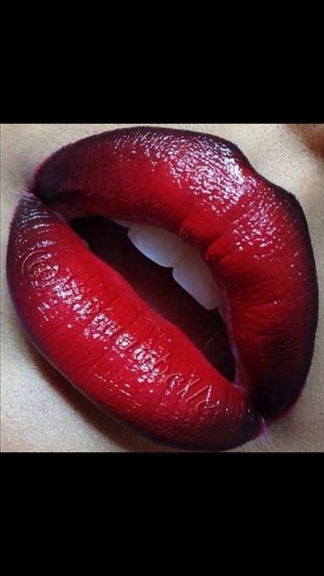 black lined red lip Black And Red Makeup, Makeup Bibir, Red Makeup Looks, Ombre Lipstick, Red Eye Makeup, Lip Art Makeup, Dark Red Lips, Red Lip Makeup, Ombre Lips