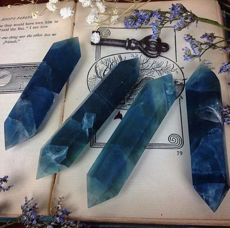 Blue Crystal Aesthetic, Blue Crystals Aesthetic, Blue Witch Aesthetic, Dragonborn Aesthetic, Arcana Aesthetic, Blue Academia, Stile Harry Potter, Aesthetic Image, Ravenclaw Aesthetic