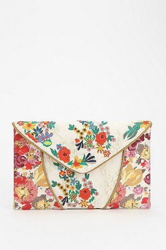 lovely florals #wishlist Floral Clutches, Kimchi Blue, Crossbody Clutch, Fashion Pieces, Kimchi, Embroidered Lace, Beautiful Bags, Clutch Purse, Clutch Handbag