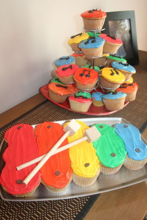 Xylophone cake and music note cupcakes. Would be cute for a 1st birthday! Music Theme First Birthday, Xylophone Cake, Party Food 1st Birthday, Music Birthday Party Theme, Music Note Cupcakes, Musical Birthday Party, Toddler Birthday Cakes, Music Birthday Party, Music Theme Birthday