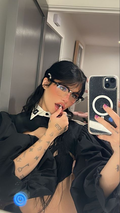 Nessa Barrett Instagram Stories, Nessa Barrett Instagram, Nessa Barrett Icon, Usa Baby, Nessa Barrett, Mirror Photo, Baby Cowboy, Mirror Pic, Light Of My Life