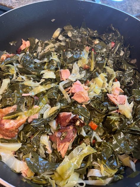 Collard Greens Recipe Ham Hock, Greens Recipe Soul Food, Collard Greens With Bacon, Ham Hock Recipes, Southern Style Collard Greens, Greens Recipes, Smoked Turkey Wings, Southern Collard Greens, Collard Greens Recipe