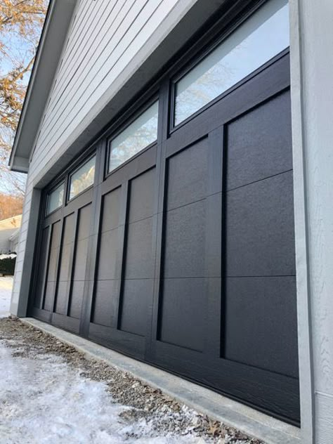 Modern Garage Doors Paint, Coastal Style Garage Doors, Pictures Of Garage Doors, Double Garage Doors Ideas, Modern Farmhouse Garage Door Ideas, Modern Farmhouse Garage Doors Black, New Garage Doors Ideas, Black Garage Door Makeover, Garage Door Ranch Style Home