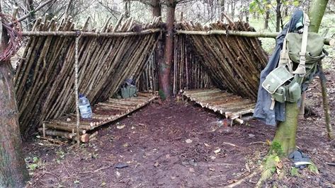 One Man Tent, Lean To Shelter, Bushcraft Shelter, Bushcraft Skills, Camping Shelters, Wind Break, Lean To, Bushcraft Gear, Being Outside