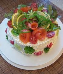 creative sandwich cake decor Swedish Sandwich, Sandwich Torte, Swedish Cuisine, Party Sandwiches, Sandwich Cake, Vegan Sandwich, Swedish Recipes, Savoury Cake, Food Presentation