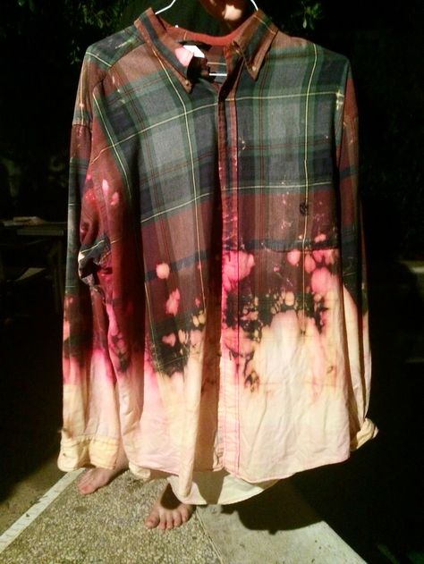 Bleached Flannel, Flannel Shirt Refashion, Bleaching Clothes, Punk Fashion Diy, Upcycle Clothes Diy, Shirt Refashion, Concept Clothing, Fashion Project, Recycle Clothes