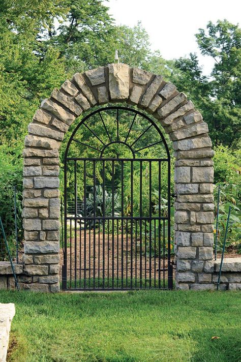 Garden fencing keeps the critters out Casa Rock, Diy Brick Wall, Arch Gate, Country Garden Design, Garden Archway, Stone Archway, Stone Exterior Houses, Home Garden Ideas, Prayer Garden