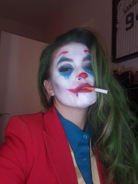 Fem Joker Costume, Scary Female Halloween Costumes, Girl Joker Costume, Halloween Costumes Joker, Wlw Halloween Costume, Joker Costume Female Outfit, Girl Joker, Joker Halloween Makeup, Joker Halloween Costume