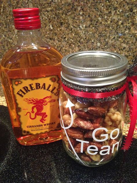 Fireball Pecans, Spicy Nuts Recipe, Carmelized Pecans, Fireball Whiskey Recipes, Fireball Recipes, Pickle Vodka, Spicy Nuts, Whiskey Recipes, Fireball Whiskey