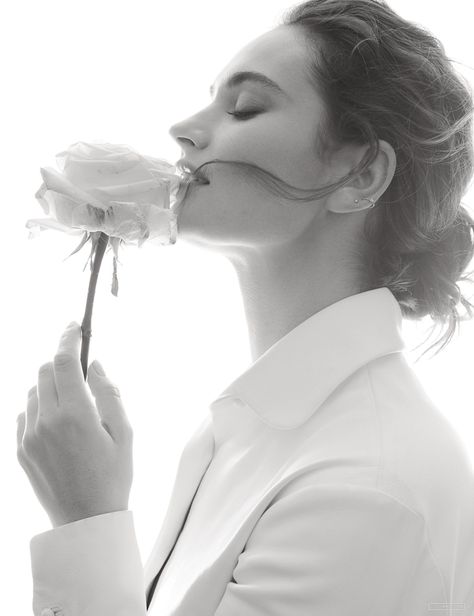 Alexi Lubomirski, Flower Photoshoot, 사진 촬영 포즈, Portrait Photography Women, Lily James, Model Poses Photography, Portrait Photography Poses, Female Portraits, Foto Art