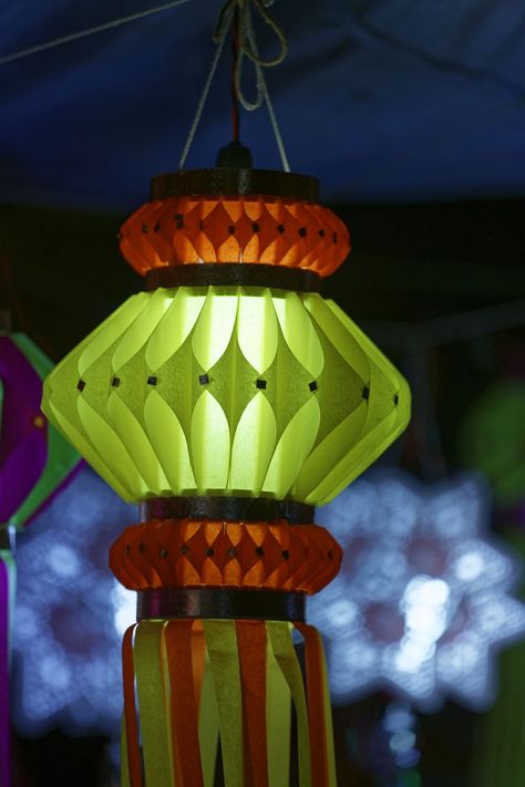 Get Crafty With These Easy and Incredible Homemade Craft Ideas Akashkandil For Diwali Handmade, Diwali Lanterns Handmade, Vesak Lantern Ideas, Lantern Ideas Decorative, Diwali Lamps Handmade, Lamp Craft Ideas, Homemade Craft Ideas, Diy Diwali Lanterns, Creative Ideas For Kids