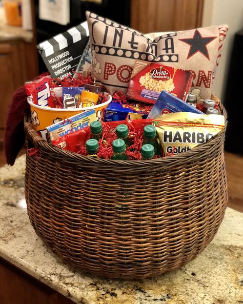 Movie Theater Gift Basket, Movie Themed Basket, Movie Themed Gift Basket, Movie Gift Basket Ideas, Hommade Gifts, Movie Basket, Movie Basket Gift, Movie Night Basket, Bear Basket