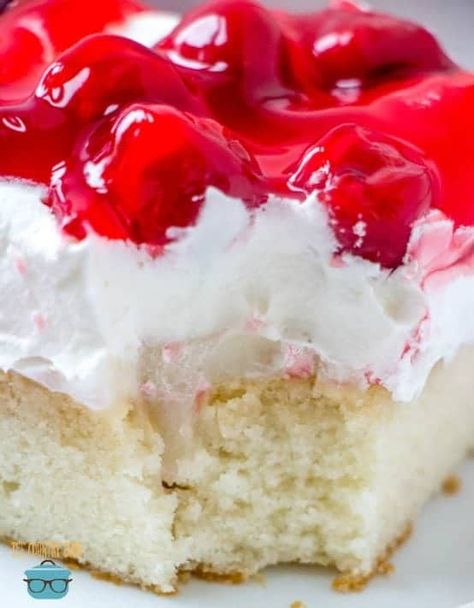 Pretty Pudding, Cake With Cherry, Cherries In The Snow, Pudding Poke Cake, Cherry Desserts, Poke Cake Recipes, Poke Cakes, Biscuits Recipe, Cherry Recipes