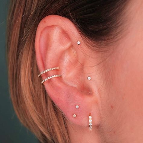 6,853 Likes, 30 Comments - EAR CURATION (@earcuration) on Instagram: “Forward helix, double conch, tragus and triple lobe piercings by @afabrii 💗✨ // image via @afabrii” Double Conch, Triple Lobe, Triple Lobe Piercing, Forward Helix, Dermal Piercing, Piercing Studio, Crystal Hair Pins, Lobe Piercing, Gifts Jewelry