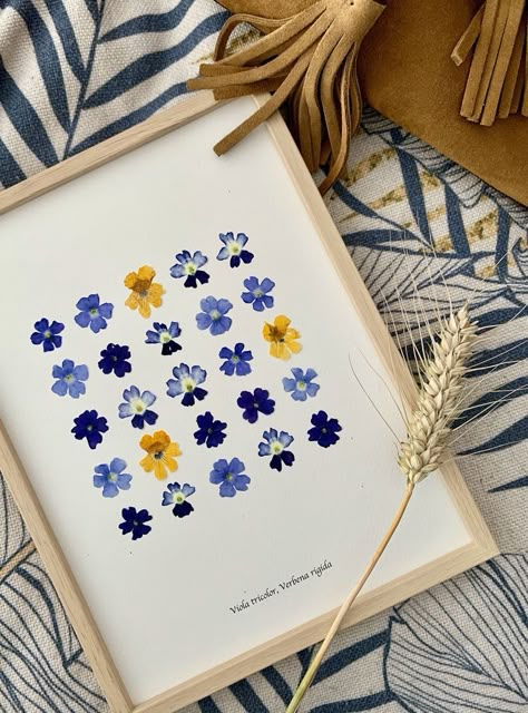 Pressed Flowers Diy, Home Decor Ideas Kitchen, Easy Acrylic Painting Ideas, Dried Flowers Diy, Hantverk Diy, Home Decor Wallpaper, Decor Ideas Kitchen, Pressed Flower Crafts, Acrylic Painting Ideas