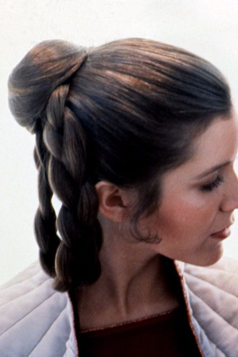 Carrie Fisher Confirms Your Long-Held Star Wars Fantasies: She Totally Did It With Han Solo IRL Leia Cloud City, Star Wars Outfit, Star Wars Hair, Princess Leia Hair, John Bennett, Historical Hairstyles, Star Wars Fashion, Empire Strikes Back, Star Wars Outfits