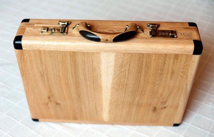 Wooden briefcase. Wooden Briefcase, Wood Box Design, Wood Bag, Wooden Tool Boxes, Wooden Bag, Woodworking Furniture Plans, Painted Wine Bottles, Woodworking Workbench, Woodworking Projects That Sell