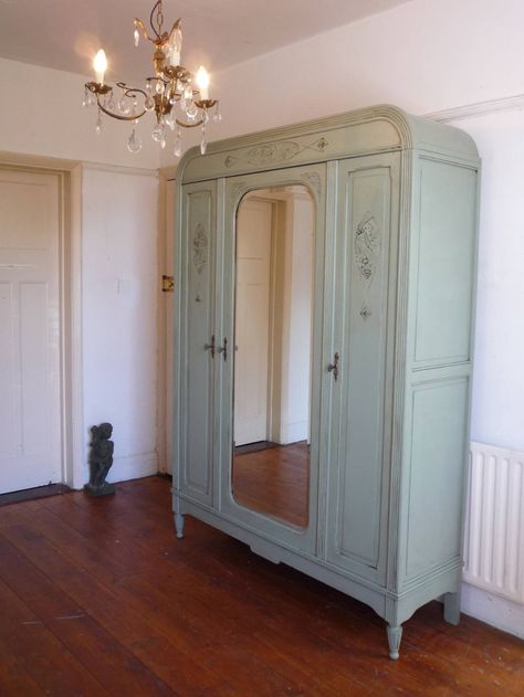 Arte Art Deco, Muebles Shabby Chic, Vintage Armoire, Vintage Bedroom Furniture, Traditional Interior Design, Wardrobe Furniture, Vintage Bedroom, Bedroom Vintage, Deco Vintage