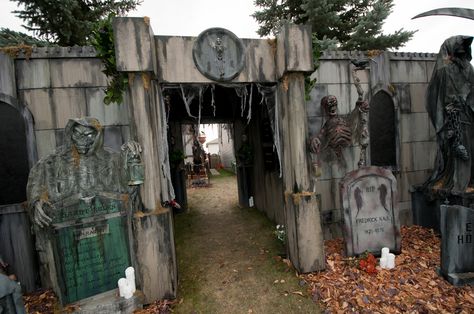 Cemetery facade 2014 Cemetery Pillars, Halloween Cemetery, Haunted Graveyard, Halloween Camping, Halloween Lawn, Grave Yard, Halloween Forum, Halloween Outside, Yard Haunt