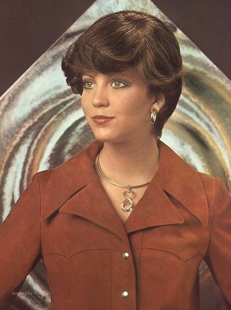 1970s Pixie Haircut, Short 70s Hair Bob Haircuts, 70’s Hair And Makeup, 70s Short Hairstyles, 70s Hairstyle, 70's Hair, Makeup 80s, 70s Haircuts, 80s Big Hair