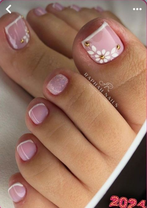 Nails On Foot, Ideas De Pedicure, Tropical Pedicure, Foot Nails Design, Fall Toe Nail Designs, Semi Pies, Pedicure Tradicional, Cute Pedicure Designs, French Pedicure Designs