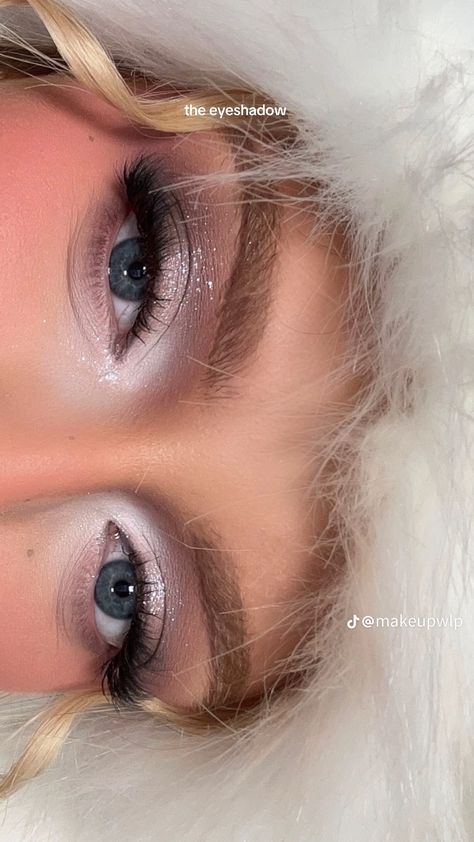 Icy Makeup, Makeup Looks Winter, New Year's Makeup, Eye Makeup Styles, Rave Makeup, Makijaż Smokey Eye, Dope Makeup, Creative Makeup Looks, Glamour Makeup