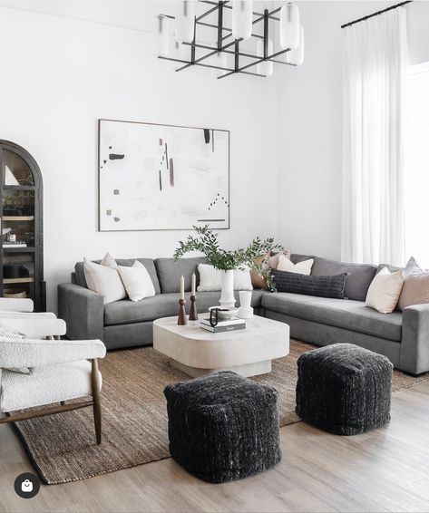 Gray Sectional Living Room, Grey Couch, Grey Couch Living Room, Room Styling, Black Living Room, Design Career, Living Room Sectional, Decor Home Living Room, Living Room Grey