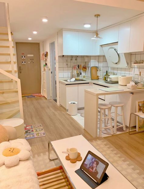 Loft Apartments Korean, Korean Apartment Layout 1 Bedroom, Cute Tiny Apartment Ideas, Korean Apartment Decor, Cute Korean Apartment Interior, Bloxburg Korean Apartment, Korea Appartement, Tokyo Apartment Aesthetic Interior, Korean Style House Interiors