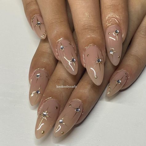 Zodiac Nail Art Sagittarius, Nude Nails With Silver Design, Nude Gem Nails, Saturn Nails Design, End Of Year Nails, Nails Inspiration New Year, Capricorn Nail Ideas, 13 Birthday Nails, Dimond Nails Ideas