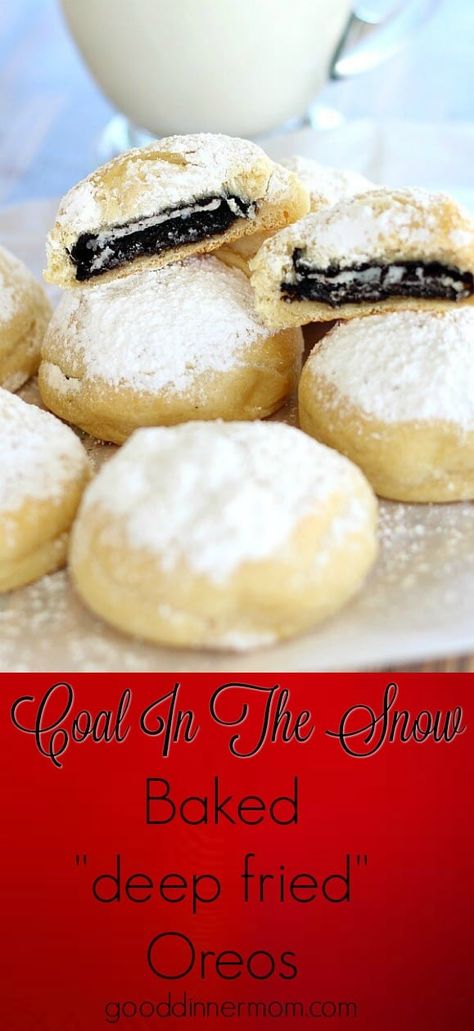 Oreos are wrapped in crescent dough, sprinkled with powdered sugar and baked in the oven for a very "cool" last minute treat. Baked Fried Oreos, Fried Oreos Recipe, Snow Cookies, Oreo Bars, Deep Fried Oreos, Fried Oreos, Desert Ideas, Tasty Desserts, Cookies Baking