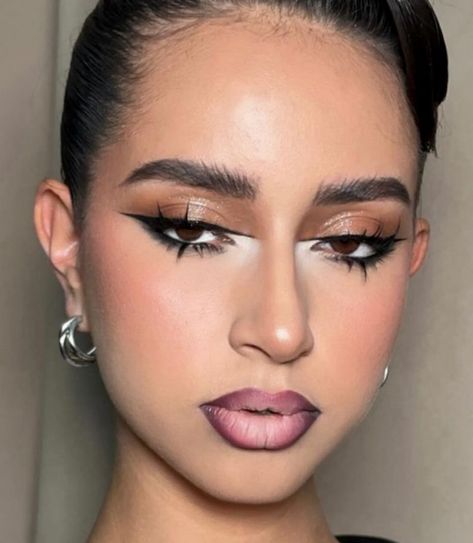 Makeup To Make Eyes Look Bigger, Wet Makeup, Maquillage On Fleek, Graphic Makeup, Ethereal Makeup, Unique Makeup, Dope Makeup, Edgy Makeup, Makeup Eye Looks