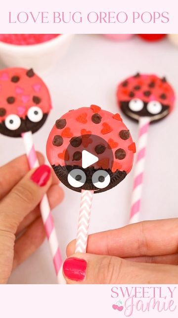 Jamie Dinardi-Dill | Sweetly Jamie on Instagram: "Follow @sweetlyjamie for more festive treat ideas!💕 Love Bug Oreo Pops! 🐞 double stuf Oreos are best for these because they have a bit more space to insert the paper straws. Dip in melted chocolate and top with mini chocolate chips and edible eyeballs." Oreo Love Bugs, Edible Eyeballs, Oreo Pops, Ice Cream Treats, Treat Ideas, Melted Chocolate, Love Bug, Festive Treats, Mini Chocolate Chips