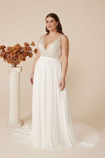 Justin Alexander Wedding Dress Plus Size, Wedding Dress Big Bust, Dresses For Big Bust, Justin Alexander Wedding Dress, Plain Wedding Dress, Big Wedding Dresses, Stylish Gown, White Bridal Dresses, Plus Size Bride